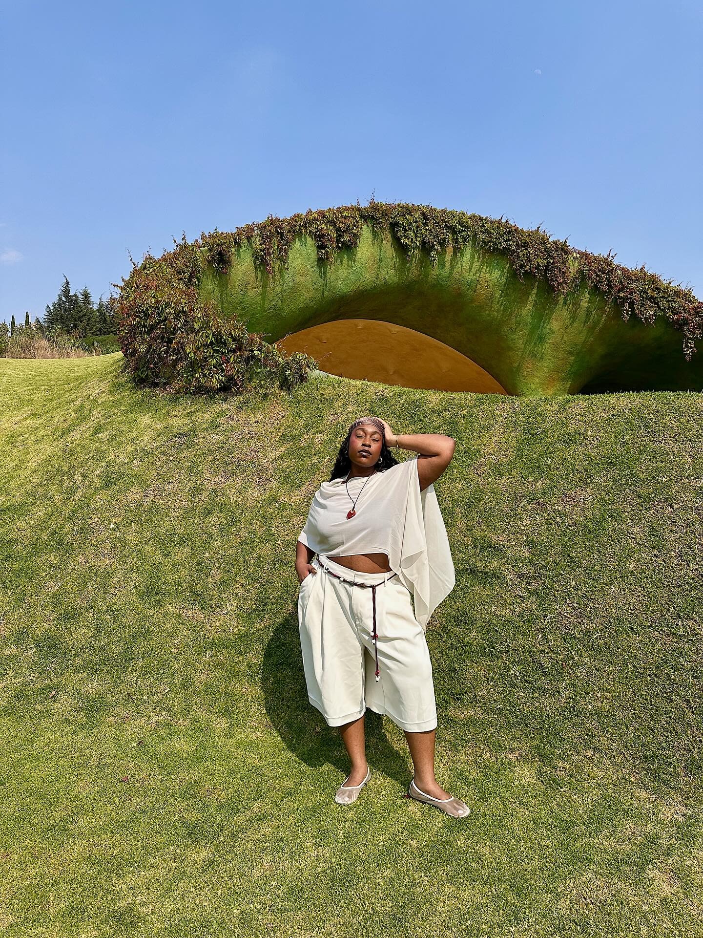 Aniyah wears bermuda shorts.