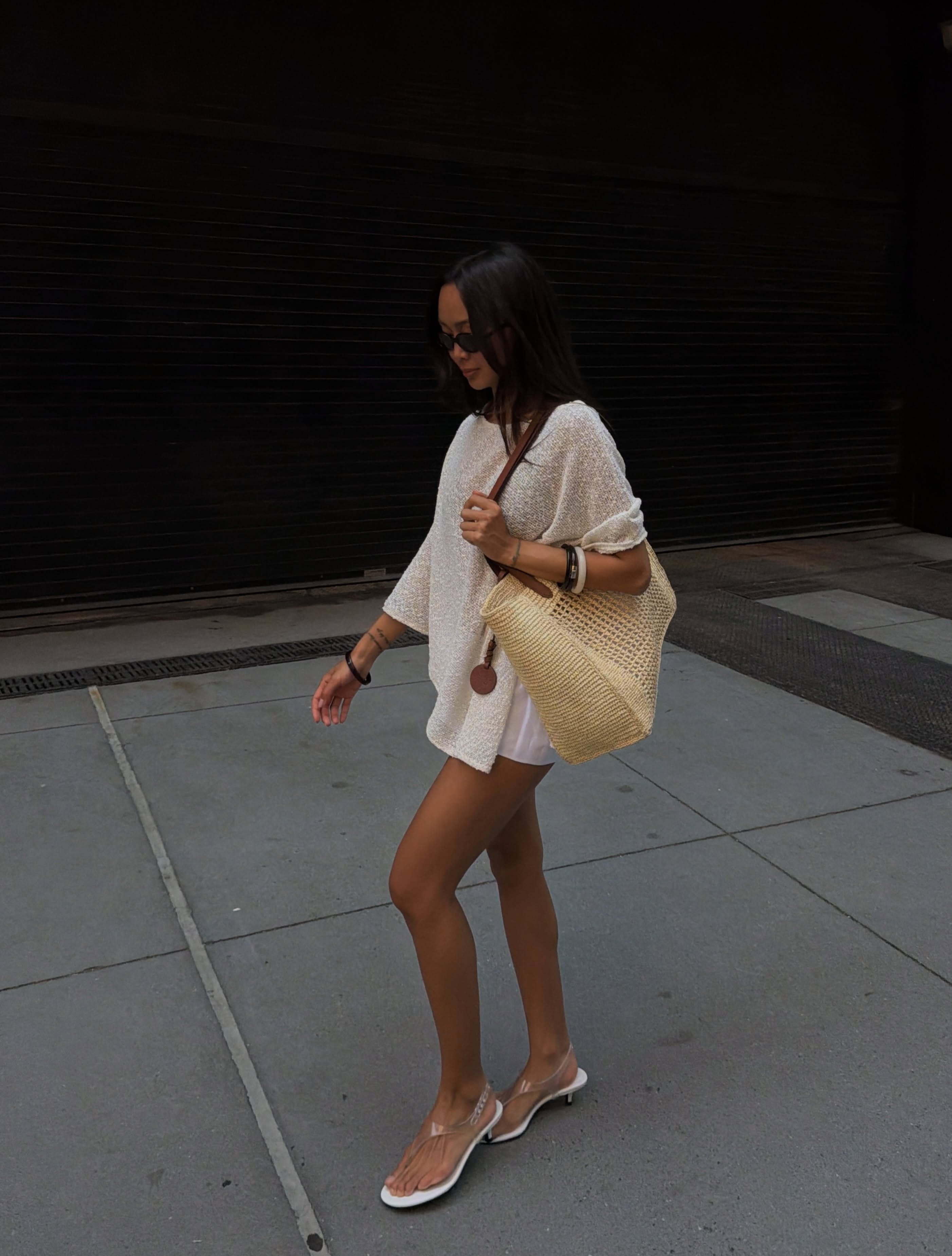 Woman wearing summer shoe color trend 2026.