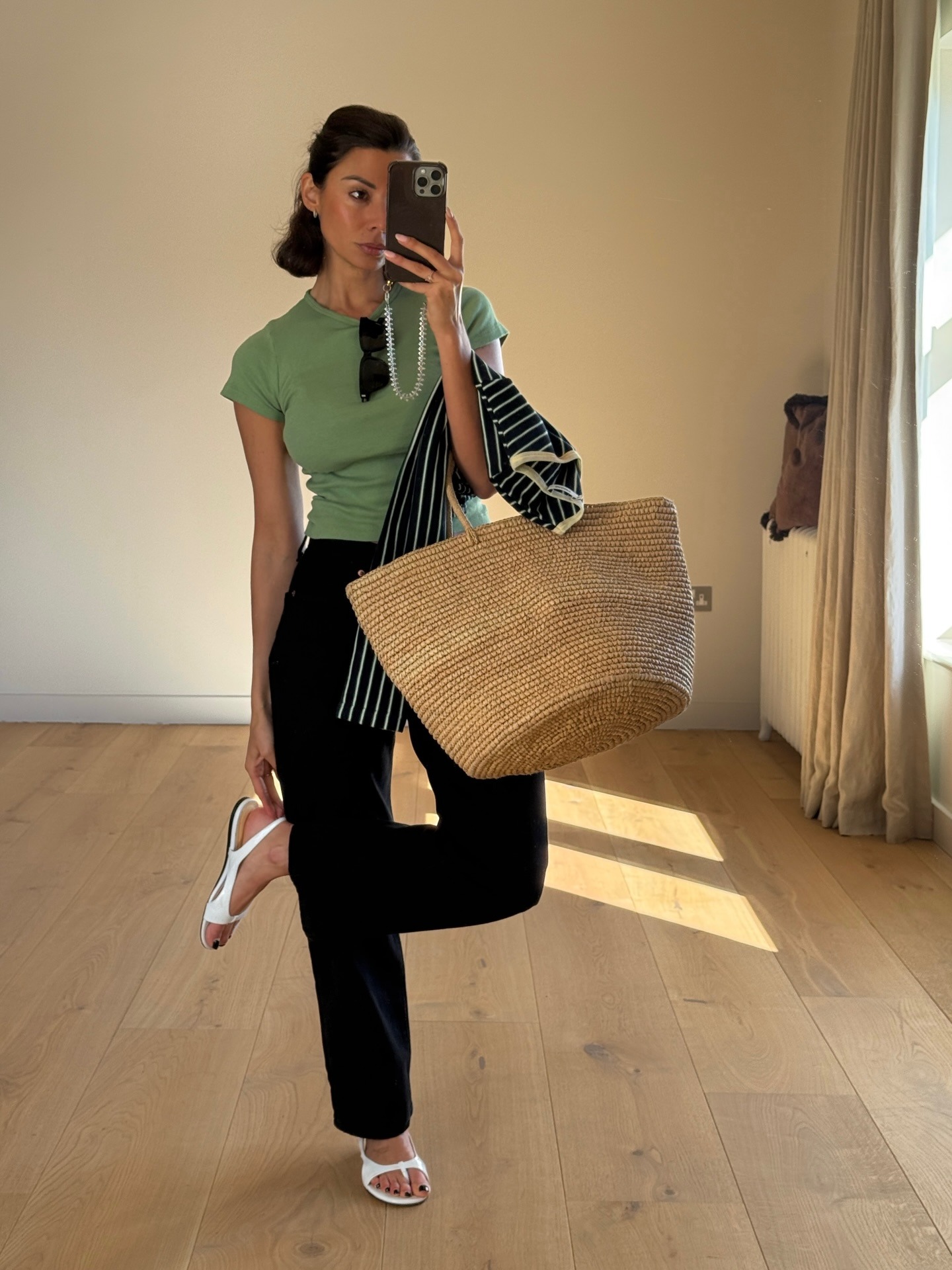 Woman wearing summer shoe color trend 2026.