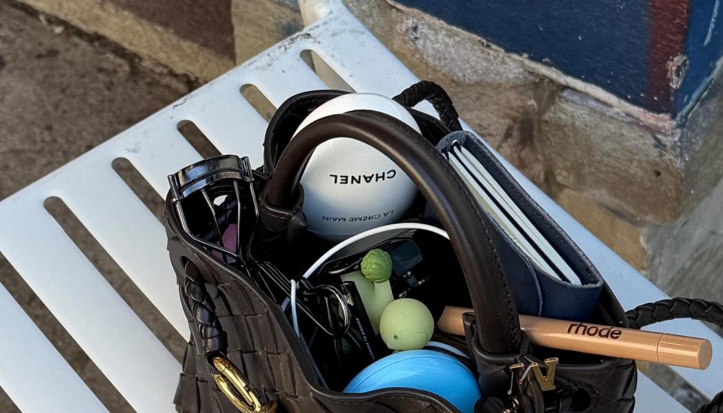 It Girls in NYC and L.A. Are Swapping XL Totes for This Specific Mini Bag Trend