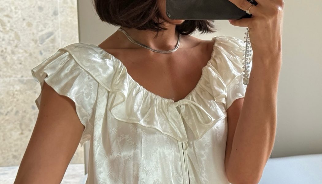 I’ve Found Them—The 4 Pretty Blouse Trends Elegant Women Are Wearing With Jeans and Linen All Summer