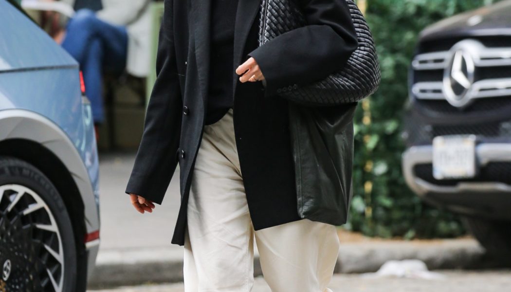 Julianne Styled an Oversize Blazer and White Sneakers With These Anti-Trend Jeans