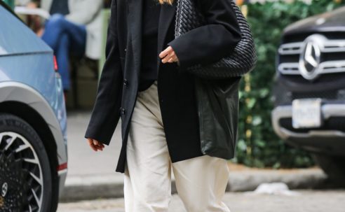 Julianne Styled an Oversize Blazer and White Sneakers With These Anti-Trend Jeans