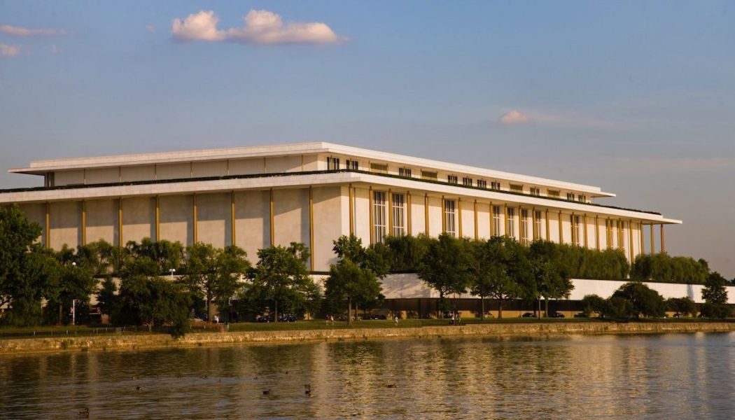 Kennedy Center Must Remove Trump's Name, Judge Orders