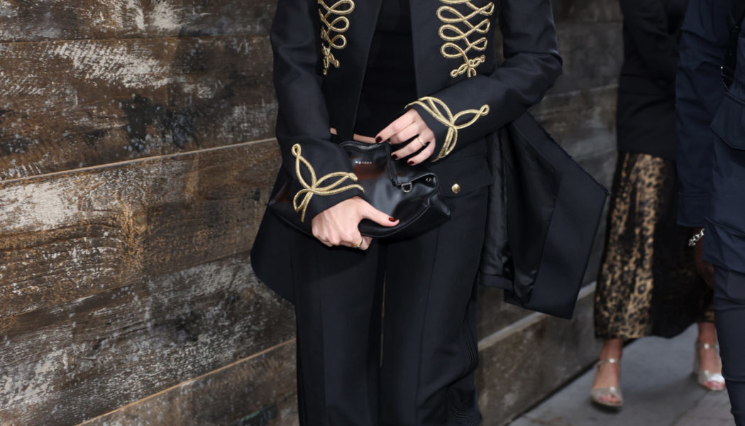Not High-Waisted Jeans: This Is the Chic Way to Style a Cropped Jacket in 2026