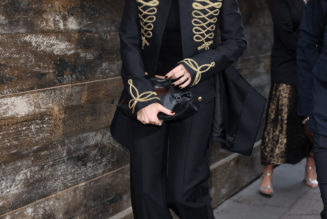 Not High-Waisted Jeans: This Is the Chic Way to Style a Cropped Jacket in 2026