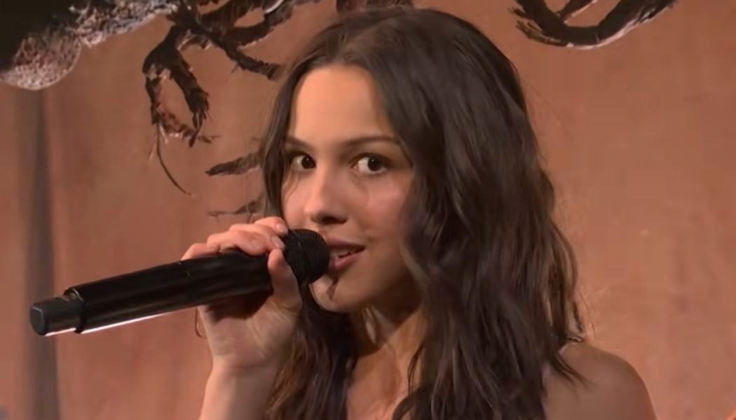 Olivia Rodrigo Performs "drop dead" and "begged" on SNL: Watch