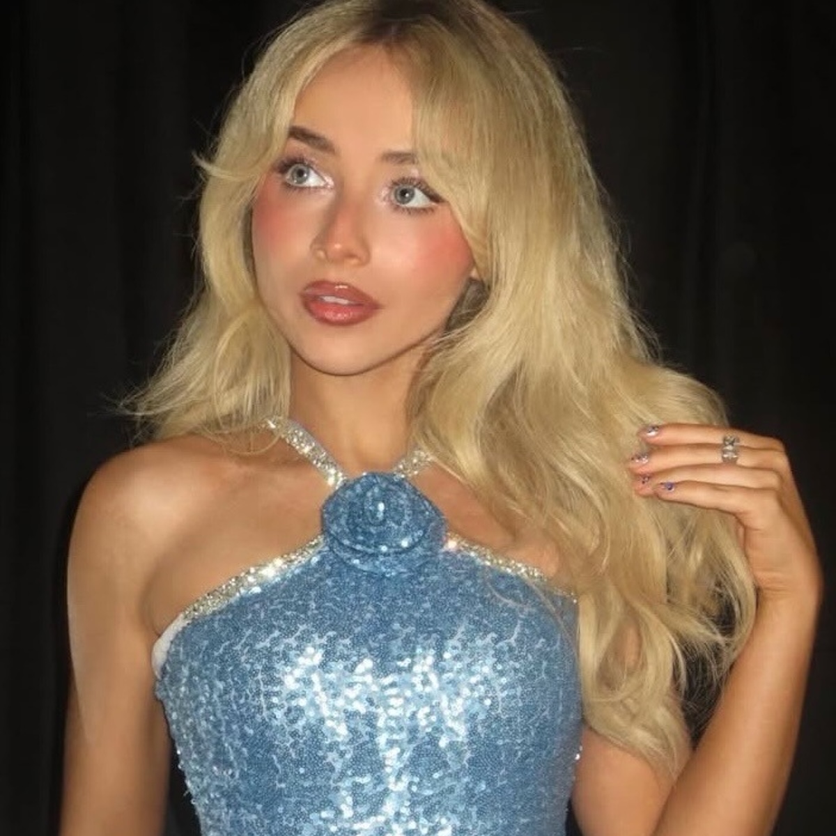 Sabrina Carpenter's signature makeup look