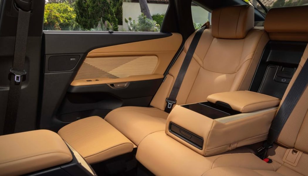 The Lexus ES 350e Features Rolls-Royce Luxury at 1/10th of the Price