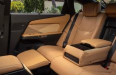 The Lexus ES 350e Features Rolls-Royce Luxury at 1/10th of the Price