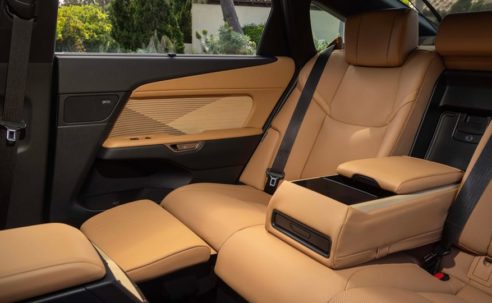 The Lexus ES 350e Features Rolls-Royce Luxury at 1/10th of the Price