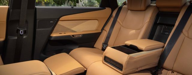 The Lexus ES 350e Features Rolls-Royce Luxury at 1/10th of the Price