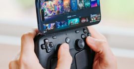 This accessory can snap a Steam Controller to your phone — or almost anything else