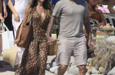 Victoria Beckham Elevated Her Throw-On Dress With the Chicest Non-Flip-Flop Sandal