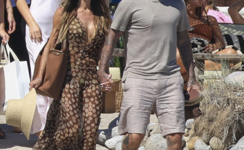 Victoria Beckham Elevated Her Throw-On Dress With the Chicest Non-Flip-Flop Sandal