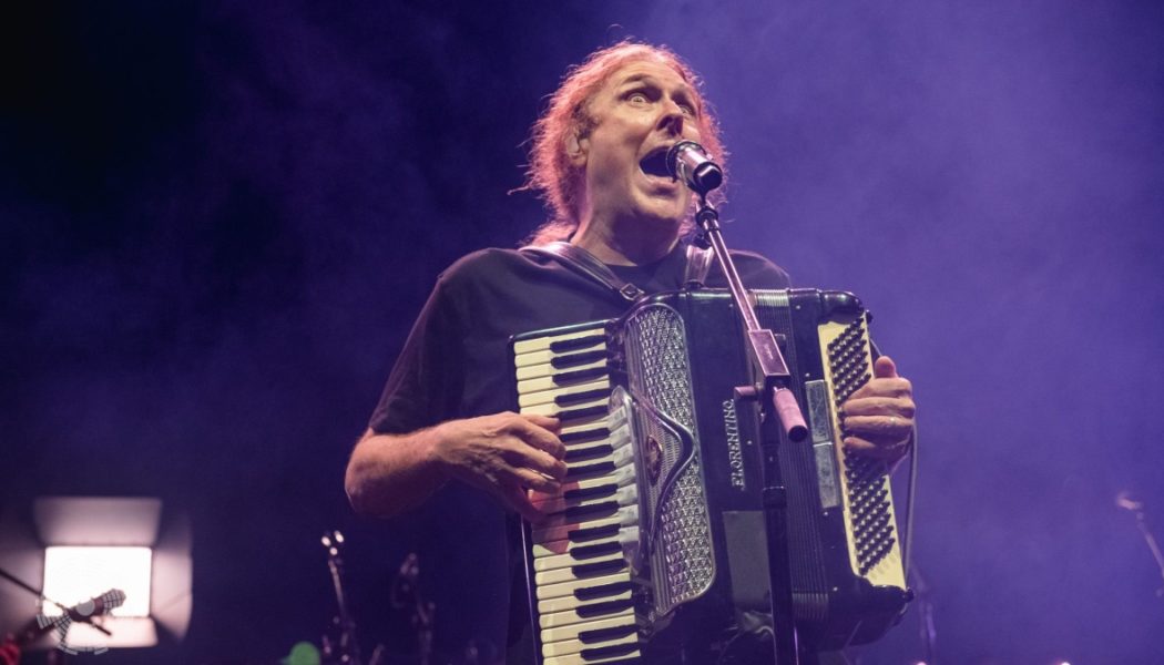 "Weird Al" Yankovic to Kick Off 2026 "Bigger & Weirder" Tour