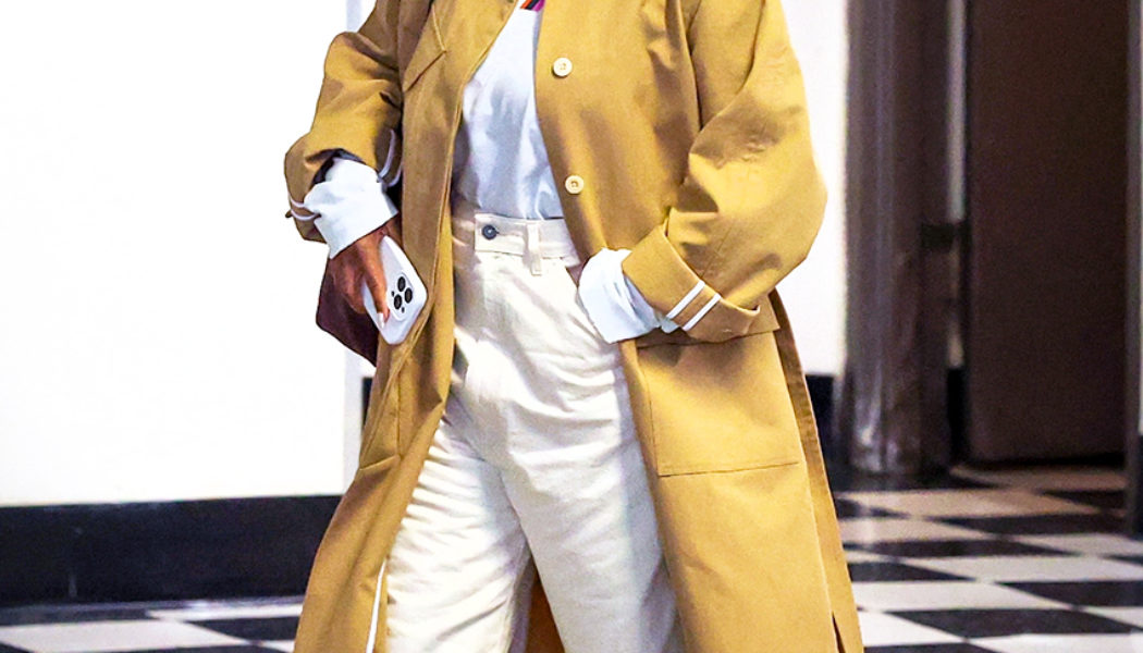 White Jeans and This Flat-Shoe Trend to Look Like a Fashion Person