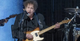 Bob Dylan’s Live Band Shakes Up Guitarists Mid-Tour