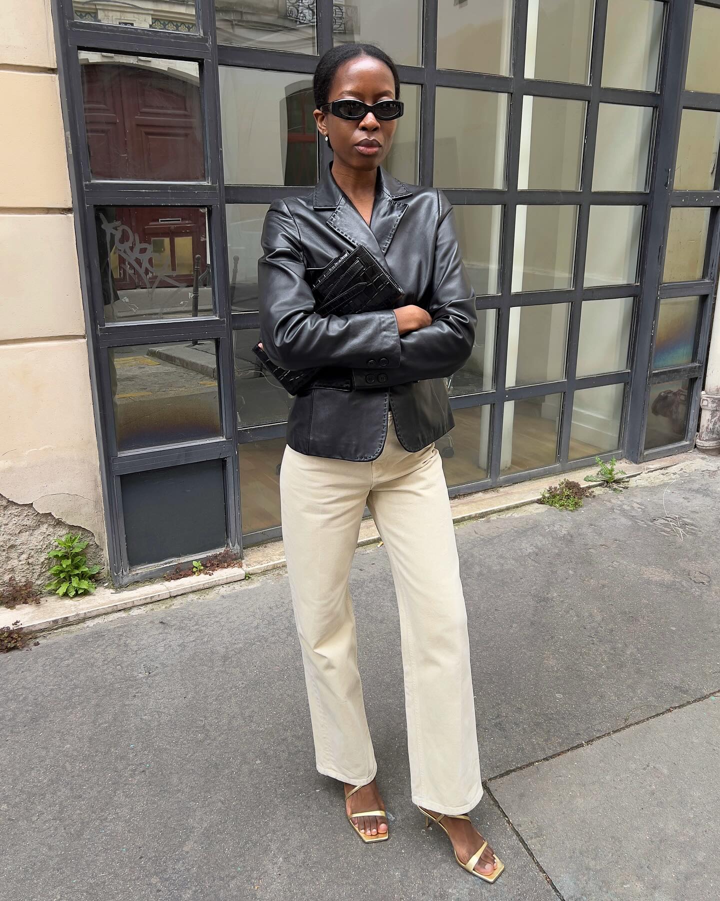 An image of @sylviemus_ wearing jeans with heels