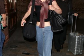 Frequent Flyers in 2026 Swear By Still Here Jeans and This Flat-Shoe Trend to Look Cool