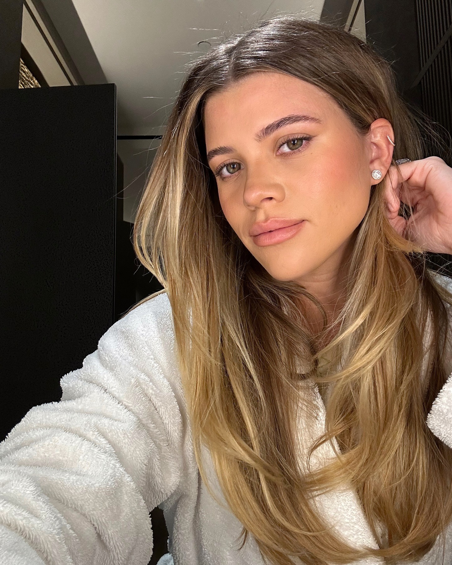 Sofia Richie-Grainge with honey blonde hair