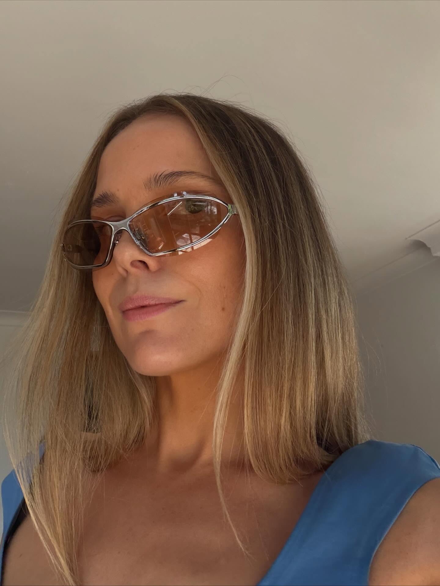 Rachelle Rowlings with sunrise blonde hair.