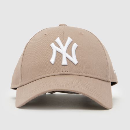 New Era League Essential 9forty Cap in Beige Multi