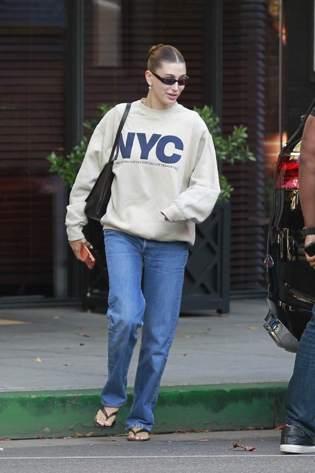 An image of Hailey Bieber in Los Angeles wearing the A.Emery Kinto flip-flops.