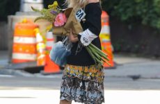 Not Sandals—This is The Shoe Trend Chic Over-50s are Wearing With Midi Skirts Right Now