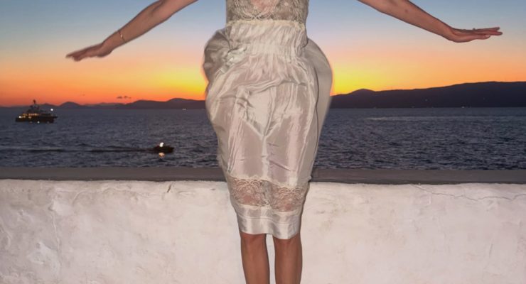 Not Track Shorts—This French-Girl Dress and Shoe Combination Is Always Chic