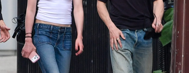Sarah Pigeon Just Styled Her Bootcut Jeans With the Most Unexpected Accessory