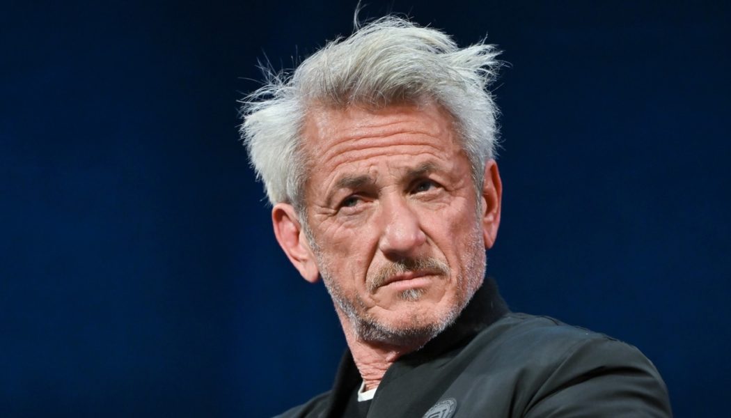 Sean Penn Attributes Hatred of Selfies and Schmoozing for Skipping Oscars