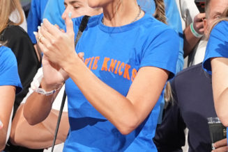 Spotted Courtside: Taylor Swift Cosigning One Very Nostalgic and One Burgeoning Beauty Trend