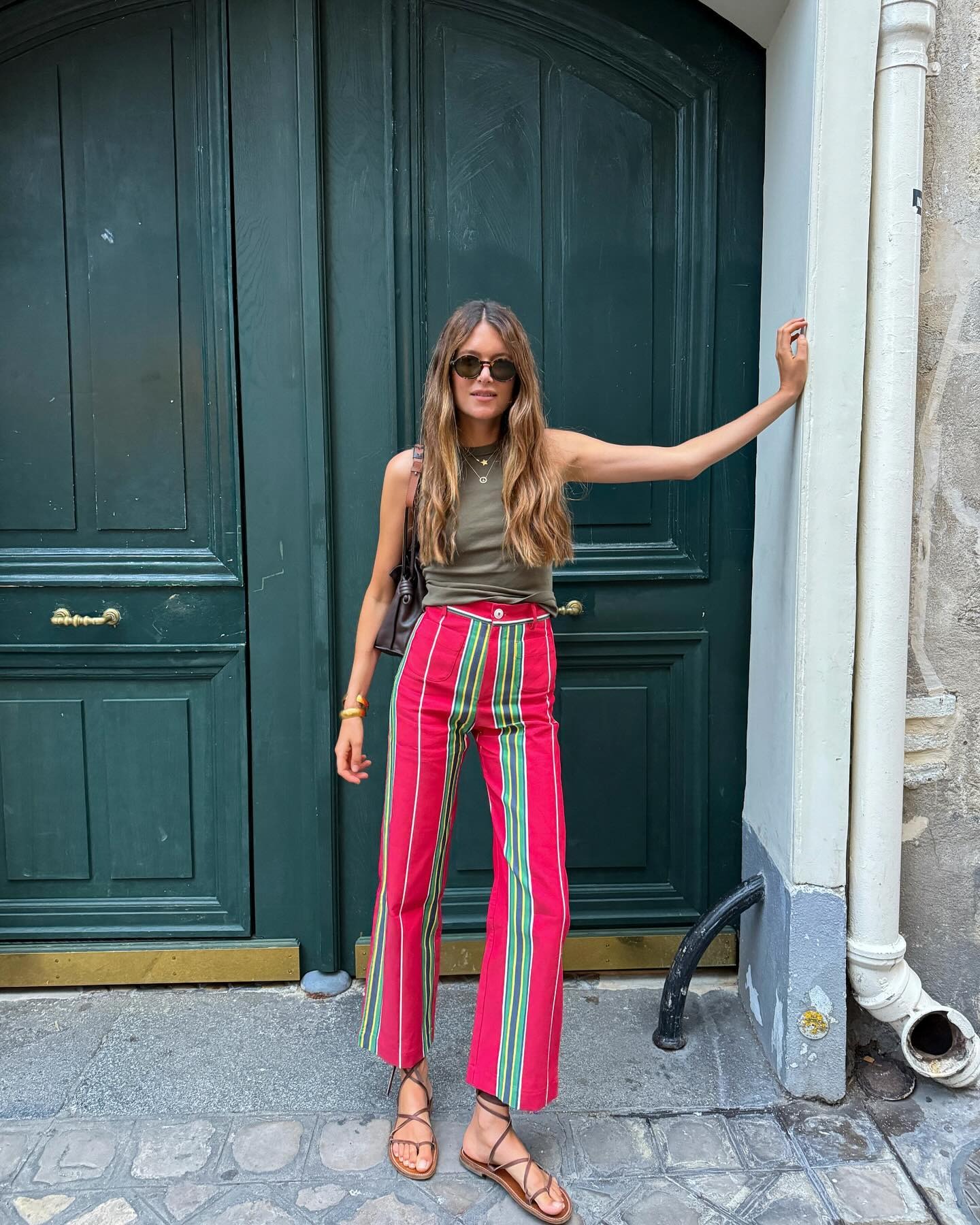 Woman wearing striped jeans, a strong summer 2026 trend.