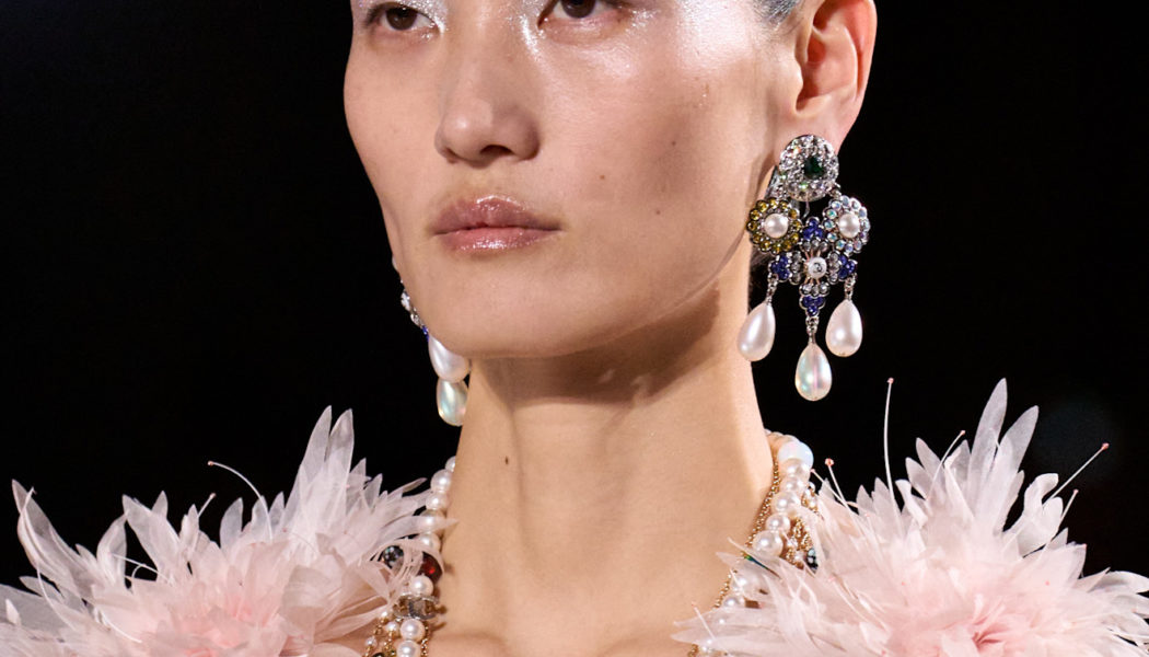 Sunlit Skin! Shimmer! Siren Eyes! Summer's Biggest Makeup Trends Are Turning Up the Heat