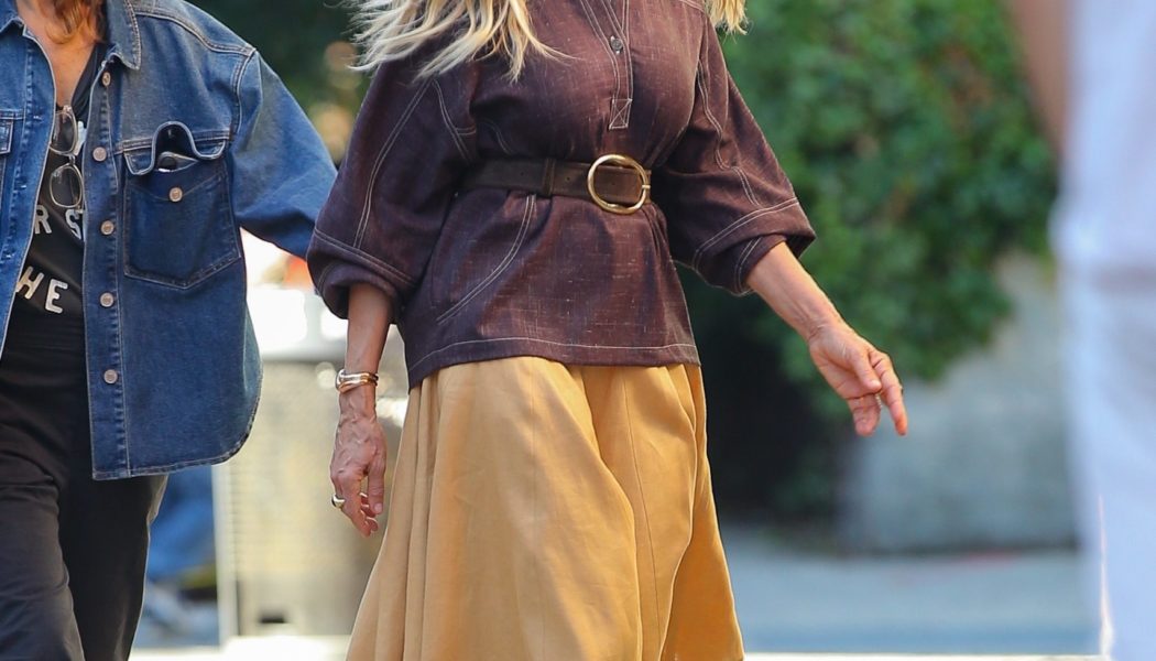 The Chicest Over-50s Agree: Midi Skirts Look Chicest With Two Summer Shoe Trend