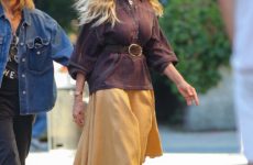 The Chicest Over-50s Agree: Midi Skirts Look Chicest With Two Summer Shoe Trend