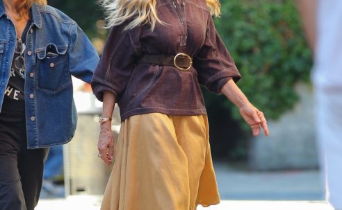 The Chicest Over-50s Agree: Midi Skirts Look Chicest With Two Summer Shoe Trend