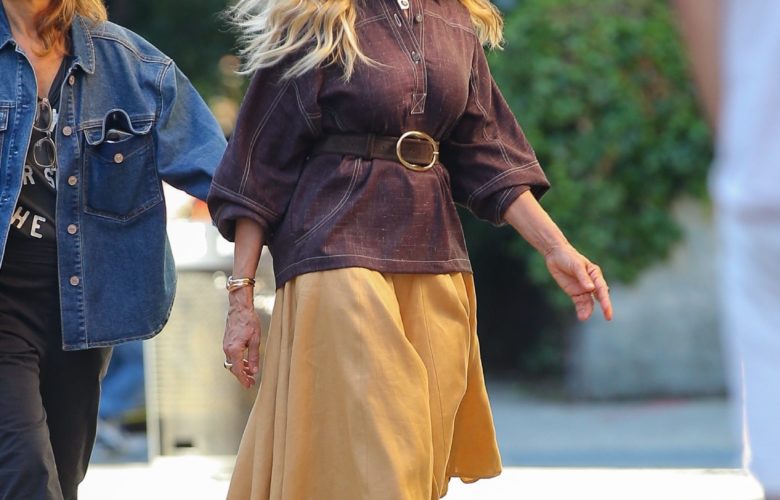 The Chicest Over-50s Agree: Midi Skirts Look Chicest With Two Summer Shoe Trend