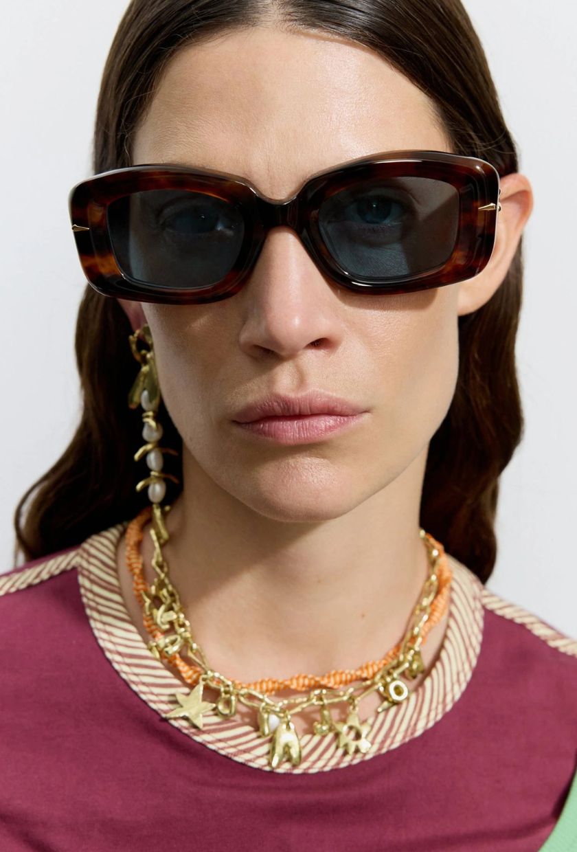 Al&amp;eacute;mais, Celestina Haze Le Specs