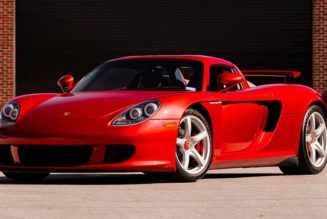 A Rare Porsche Carrera GT Finished in Ferrari’s 'Rosso Fuoco' Red Heads to Auction