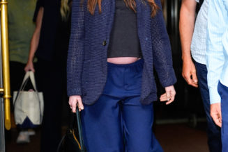 Anne Hathaway Just Wore the Closed-Toe Summer Shoe Trend I Keep Spotting on Fashion People In Europe
