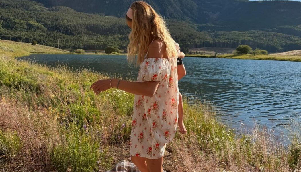 From West London to the West Coast—Every Elegant Fashion Person Is Styling This Pretty Dress Trend RN