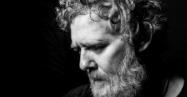 Glen Hansard Remembered as “Incomparable” Troubadour Whose “Gift for Storytelling Brought So Much Joy”