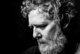 Glen Hansard Remembered as "Incomparable" Troubadour Whose "Gift for Storytelling Brought So Much Joy"
