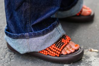 Hold the Red—It Girls Are Pairing Black Sandals With This Chic, Punchy Pedicure Color
