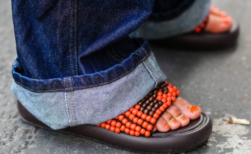 Hold the Red—It Girls Are Pairing Black Sandals With This Chic, Punchy Pedicure Color