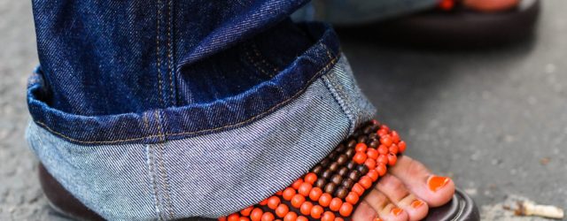 Hold the Red—It Girls Are Pairing Black Sandals With This Chic, Punchy Pedicure Color