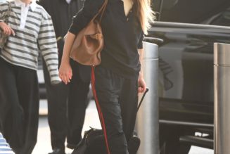 Jennifer Lawrence Just Paired Her £5000 The Row Bag With £20 Water Shoes