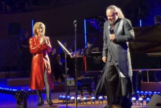Korn's Jonathan Davis Joins Yoshiki for Classical Performance of "Freak on a Leash"